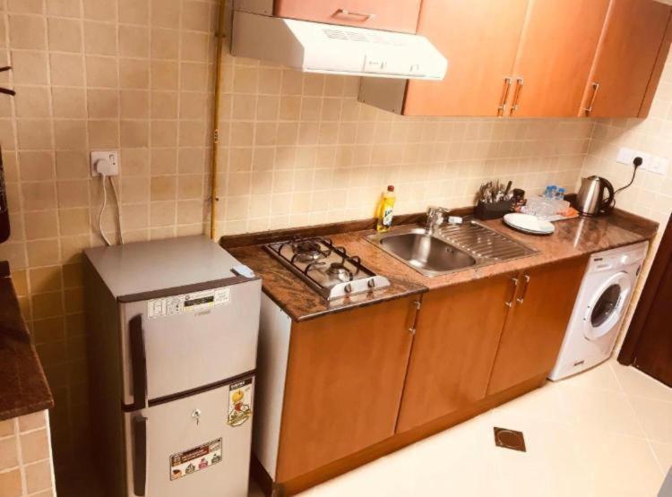 Royal Marina Inn Дубай Екстериор снимка
