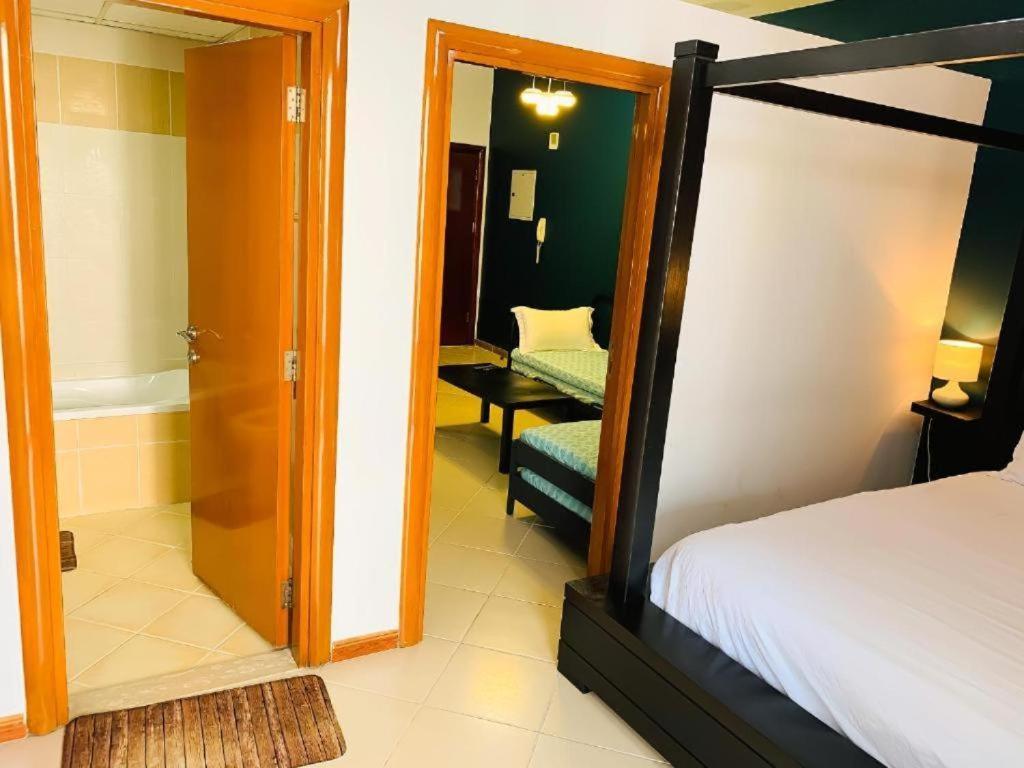 Royal Marina Inn Дубай Екстериор снимка